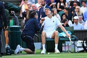 Sinner e l'infortunio a Wimbledon, gli esami e le condizio