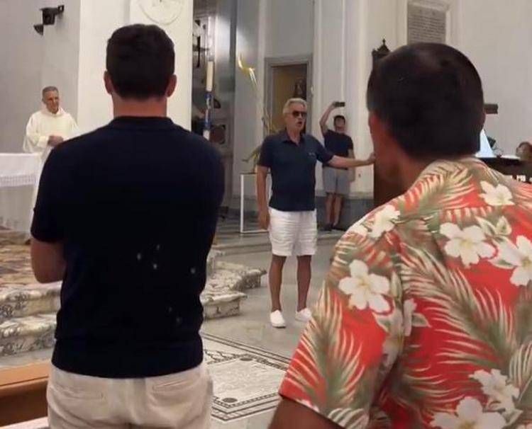 A messa spunta Bocelli e canta l'Ave Maria a Capri