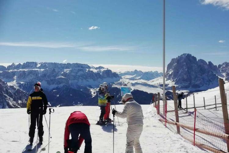 Sciatori sulle Dolomiti - (Adnkronos)