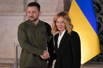 Ucraina, oggi a Roma la conferenza per la ricostruzione. Raid russo su Kiev: 2 mor
