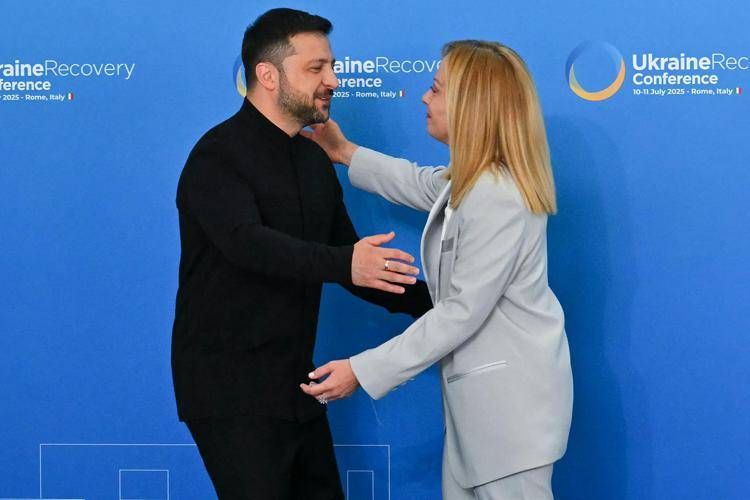 Volodymyr Zelensky e Giorgia Meloni (Afp) 