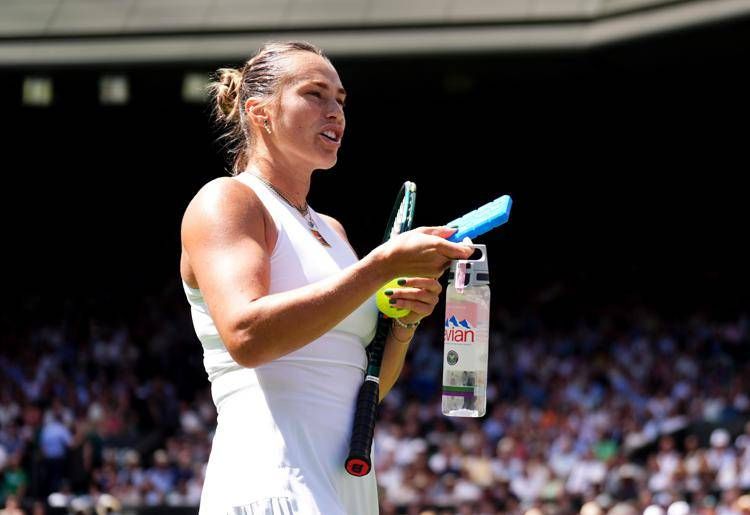 Wimbledon, malore sugli spalti. Sabalenka porta acqua e ghiaccio in tribuna
