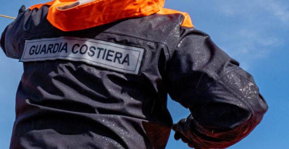 Elba adasında yaşlılar denizde ölür, özel bir şişme tekne tarafından kurtarılmıştı