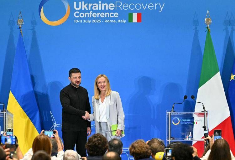 Zelensky e Meloni alla conferenza sulla ricostruzione dell