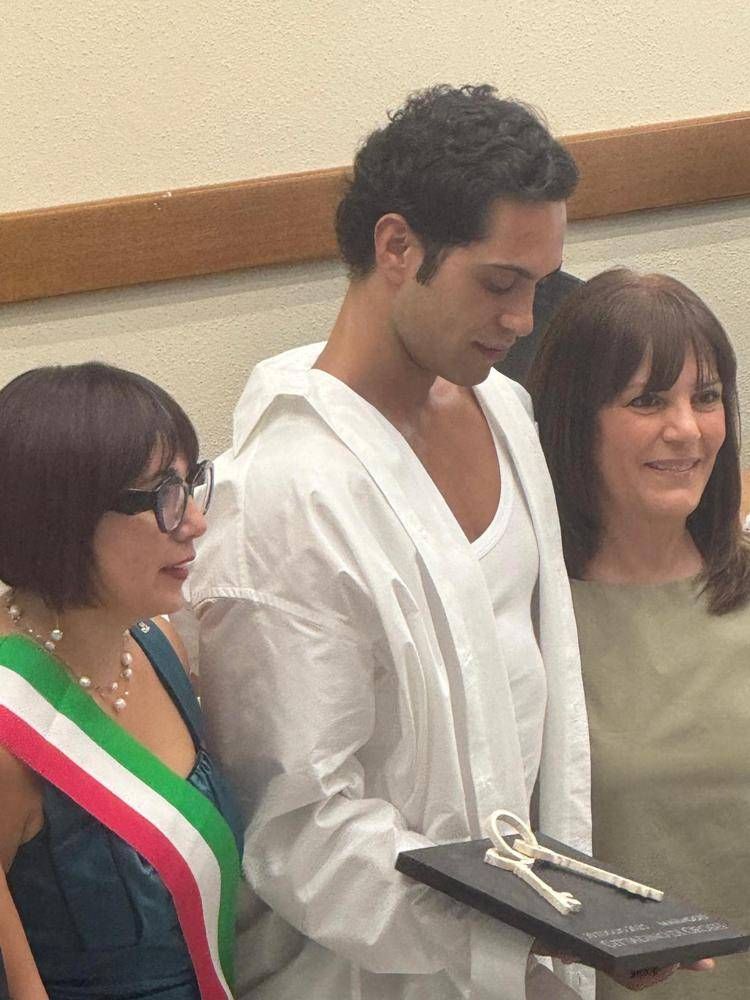 Mahmood riceve le Chiavi della Città di Orosei (Nu)
