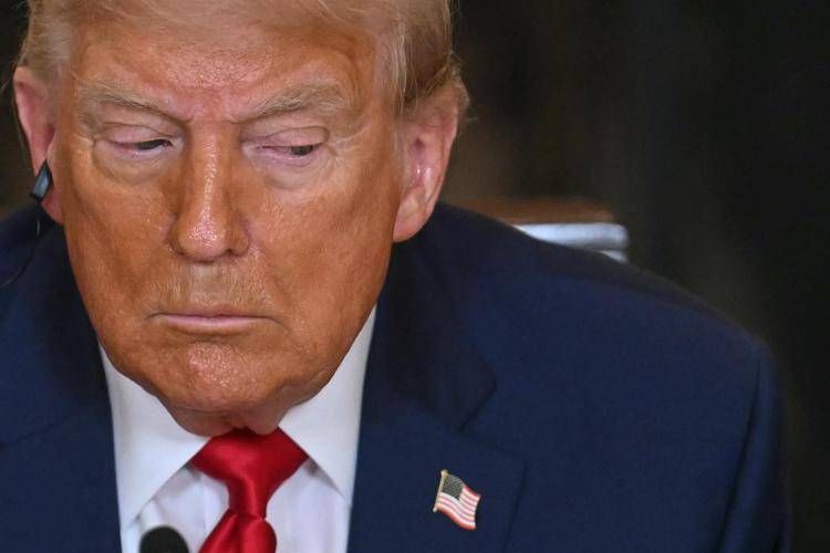 Trump: "Dazi al 35% per il Canada dal 1 agosto". In arrivo lettera all'Ue