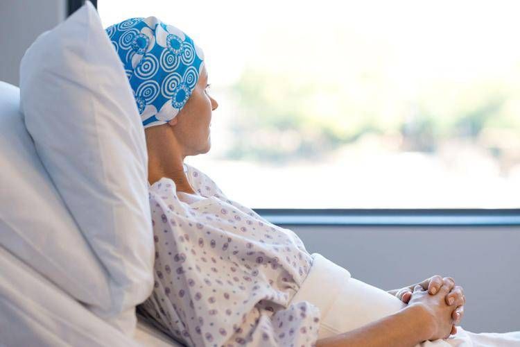 Tumori, svolta da immunoterapia pre-intervento: "Carichiamo le difese prima del bisturi"