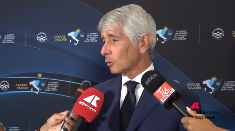 Mare, Abodi: "Economia blu è lavoro, sport e formazione. A Brindisi polo dedicato"