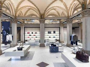 Emporio Armani riapre a Como