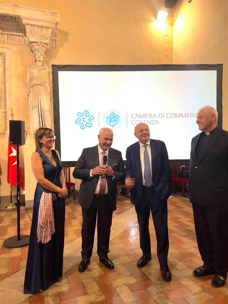 Sapori_di_Calabria da sx: Erminia Giorno, Klaus Algieri, Gilberto Pichetto Fratin, Cardinale Gerhard Ludwig Müller