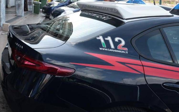 Pesaro, arriva alla festa di compleanno e spara: morta una donna