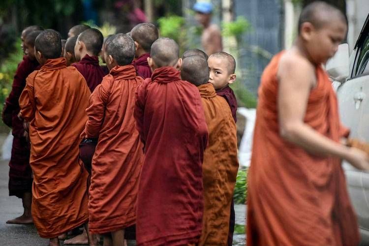 Bombardato monastero in Myanmar, 22 morti: bambini tra le vittime
