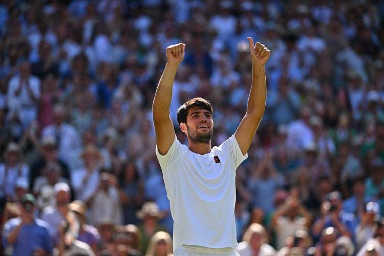 Alcaraz, elogi a Sinner prima della finale a Wimbledon: "È incredibile"