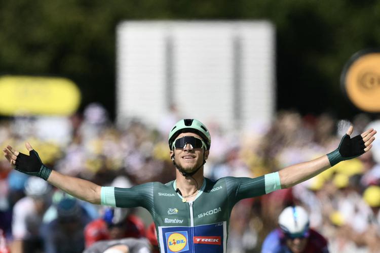 Tour de France, italiano Milan vince ottava tappa in volata. Pogacar resta in maglia gialla