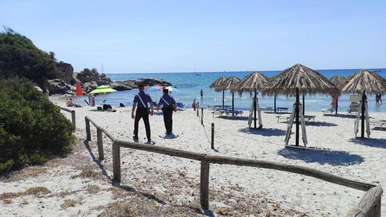 Oristano, mandibola umana trovata in spiaggia: l'allarme a Torre dei Corsari