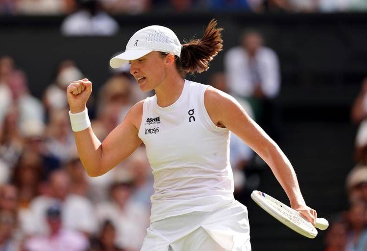 Wimbledon, Swiatek è la nuova 'Regina': dominata Anisimova con doppio 6-0