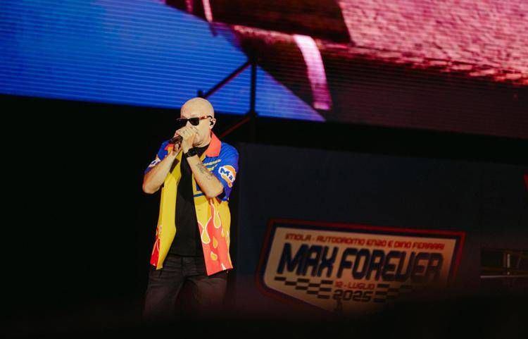Max Pezzali a Imola (Foto di Oreste Petronella)