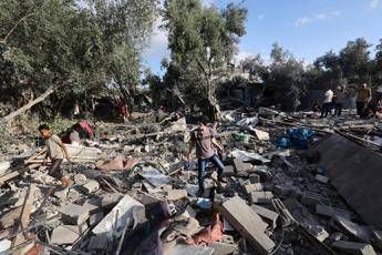 Macerie a Nuseirat, Gaza, dopo un raid israeliano - Afp