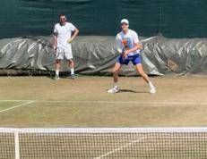 Sinner in campo per l'allenamento