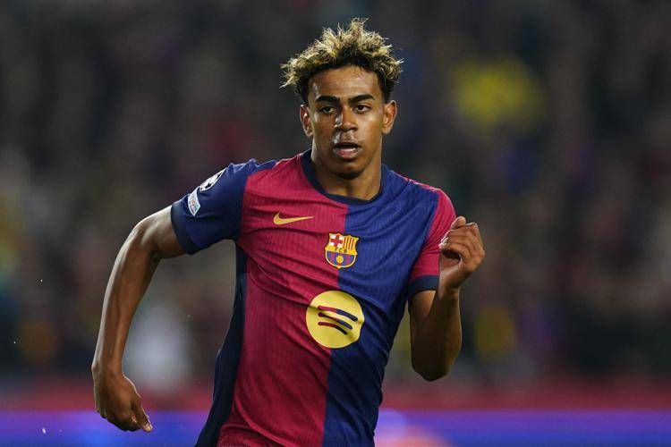 Yamal e il compleanno, l'accusa: "Ha ingaggiato persone affette da nanismo per show"