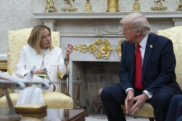 Dazi Trump, von der Leyen: "Pronte contromisure, ma sono sospese". Meloni: "Italia farà sua parte"