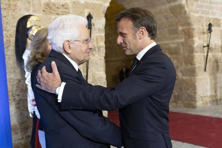 14 luglio, Mattarella a Macron: "Rapporto unico Francia-Italia, alleati vitali l'uno per l'altro"