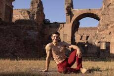 Roberto Bolle a  Caracalla. Si esibirà il 15 luglio con i suoi 'Friends' nel gala  che questo anno compie 25 anni