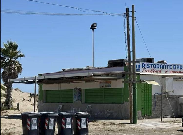 Ai Cancelli di Ostia chioschi e bagni ancora chiusi e zero bagnini