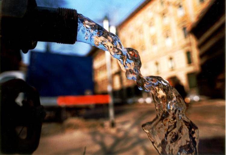 Caldo, urologi: "Idratarsi anche per prevenire cistiti e calcoli"