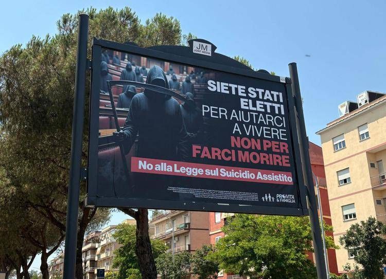Fine vita, affissioni choc 'Pro Vita & Famiglia': 