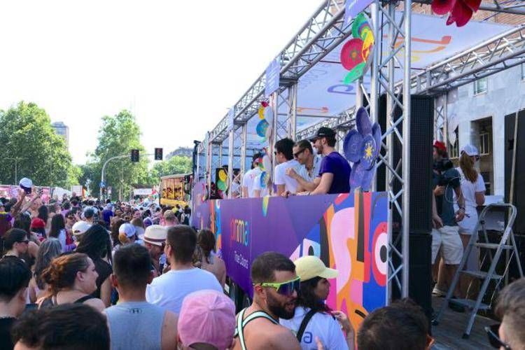 “Green to Queer”: il carro di Prima Assicurazioni premiato al Milano Pride 2025 come il più sostenibile