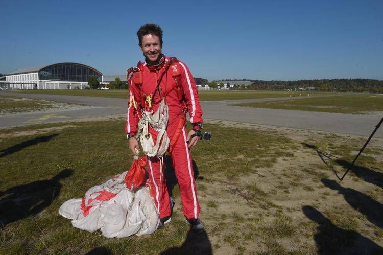 Malore durante volo con parapendio, muore base jumper Felix Baumgartner