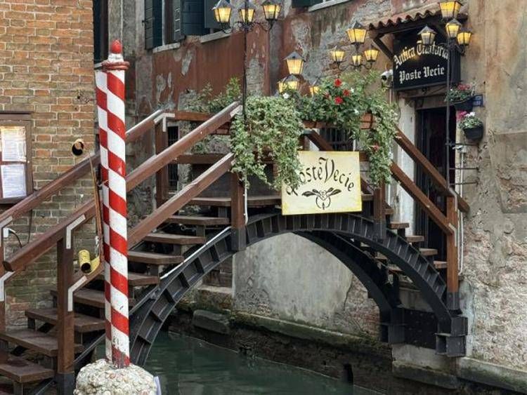 Antica Trattoria Poste Vecie: un viaggio tra gusto e storia nel cuore di Venezia