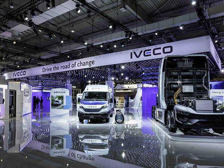  Agnelli vende Iveco? L'indiscrezione traina Piazza Affari