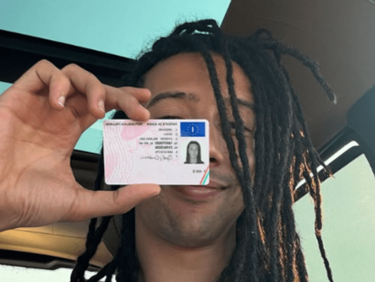 Ghali prende la patente a 32 anni: "Meglio tardi che mai"