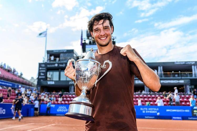 Darderi, trionfo a Bastad: De Jong battuto in finale