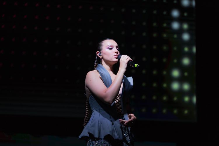 Sarah Toscano travolta dal bodyshaming, le offese degli hater per il video