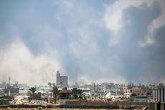 Gaza, fumo dopo raid a Deir el-Balah - Afp