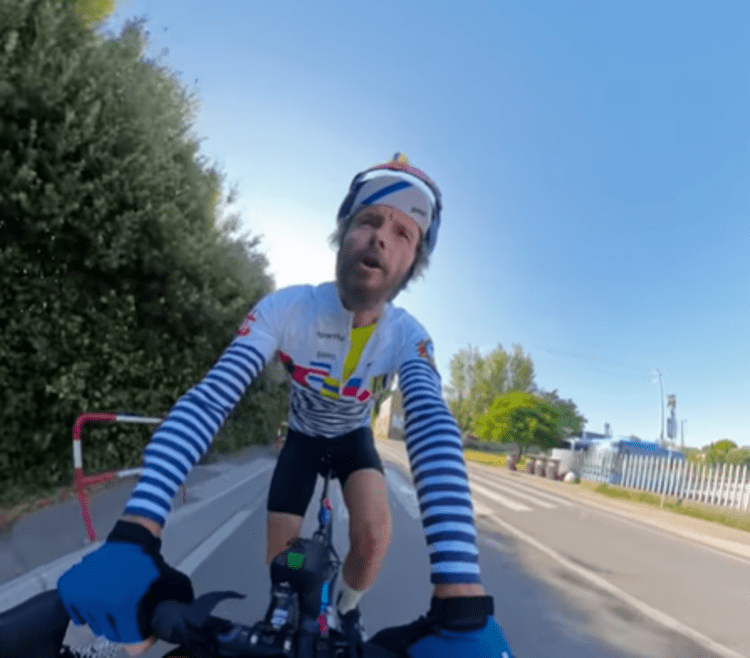 Jovanotti in bici (dopo l'incidente) da Cortona al Friuli: 770 km verso il 'bike concert'