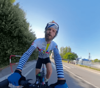 Jovanotti in bici (dopo l'incidente) da Cortona al Friuli: 770 km verso il 'bike concer