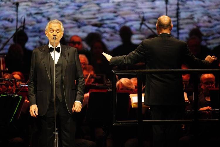 Andrea Bocelli accende il Teatro del Silenzio per i 20 anni della sua fondazione