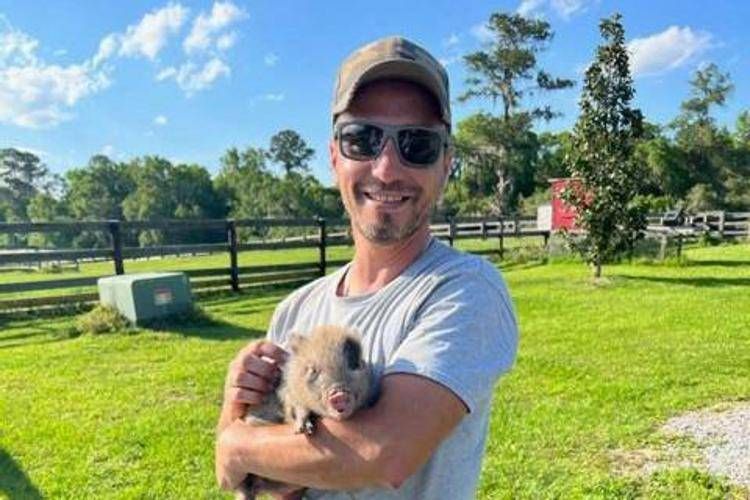 "Catene a mani e piedi, trattati come animali": parla la zia di un italiano detenuto ad Alligator Alcatraz