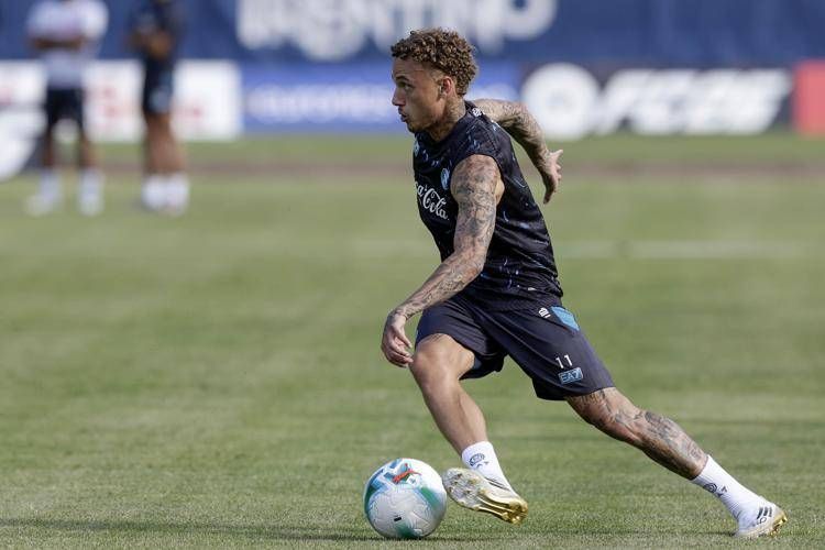 Napoli, dribbling e 'rabona' per Noa Lang: tifosi in estasi