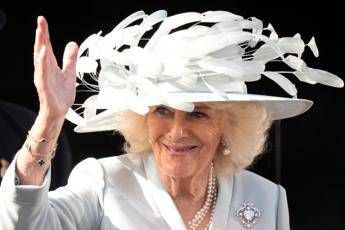 Camilla e l'aspetto più giovane a 78 anni, merito del nuovo look ispirato a Kat