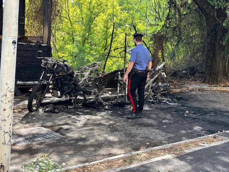 Roma, a fuoco un altro chiosco: bruciato lo 'Sponda Montesacro'