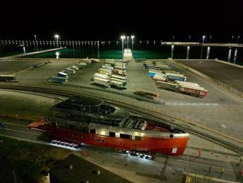 Porti, Adsp Mtcs: trasporto eccezionale per il primo yacht realizzato nel porto di Civitavecch