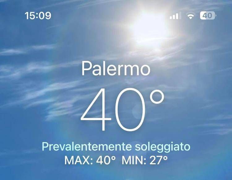 La temperatura indicata oggi alle 15 dallo schermo di un telefono