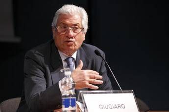 Esce fuori strada e si ribalta con il Suv, Giorgetto Giugiaro ricoverato a Olb