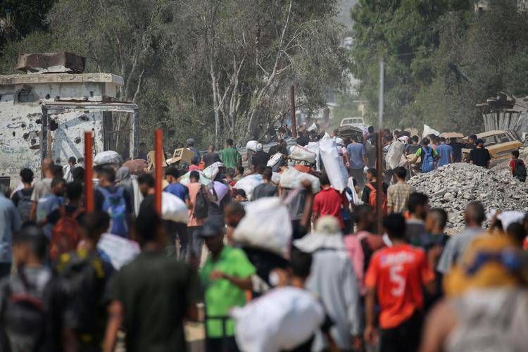 Folla a Gaza - (Afp)