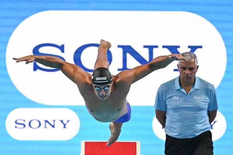 Mondiali nuoto, Martinenghi argento nei 100 rana: "Notte passata a vomitare, ho dato tutto"